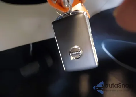 2020 Volvo Xc40 T4 Inscription z USA, uszkodzony, nr VIN YV4AC2HL9L2287186